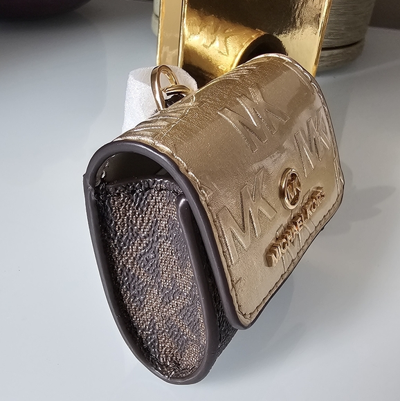 Michael Kors Airpods Pro Case - Picture 5 of 9